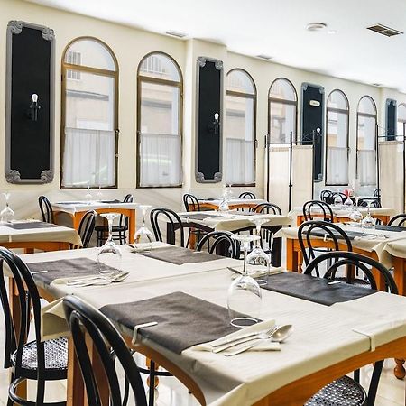 Oyo Hotel Costa Andaluza Motril Exteriör bild